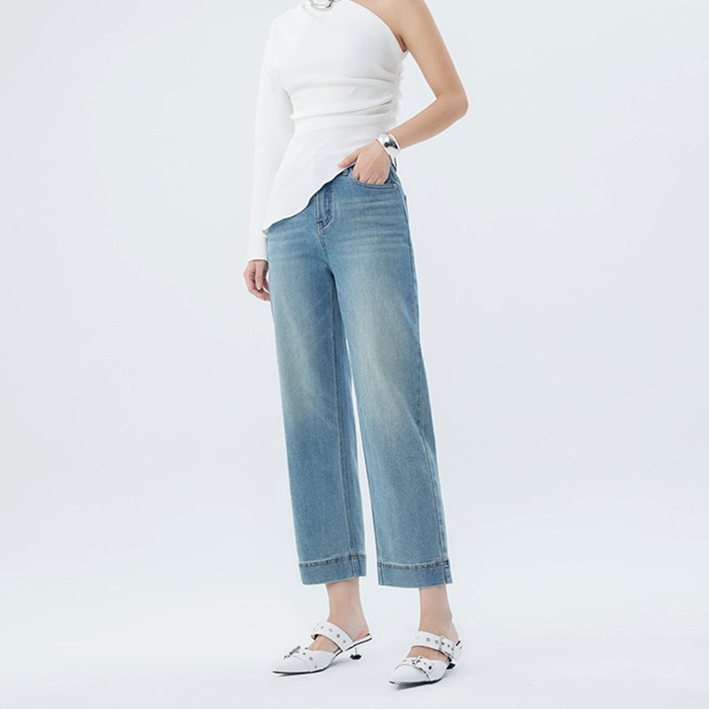 Forårsjeans til damer i denim med et moderigtigt design