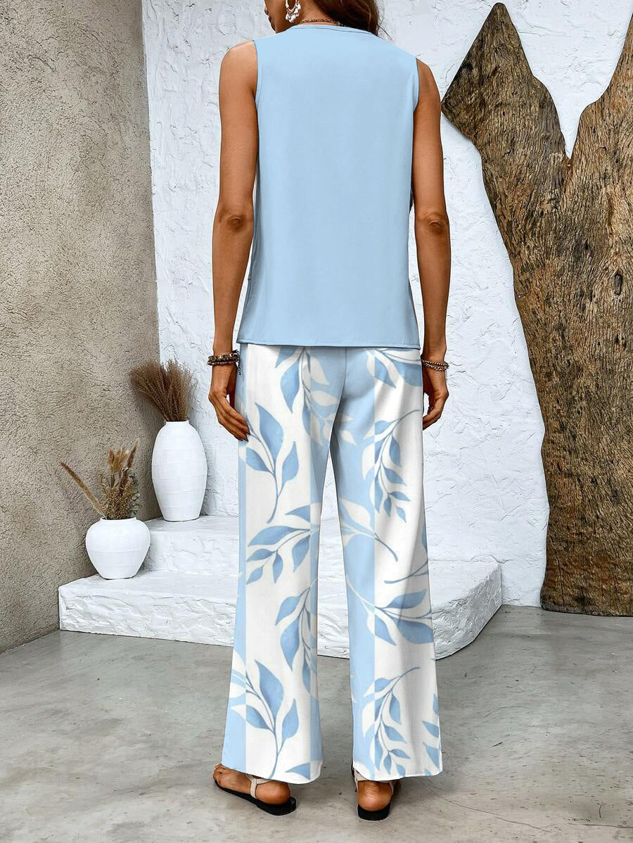 Damesommeroutfit i to dele med lagdelt top og bukser med vide ben