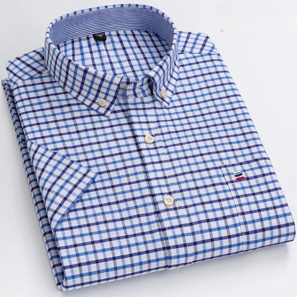 Camicia uomo a quadri blu e bianchi, maniche corte, colletto button-down, cotone, stile casual elegante, perfetta per l'estate.
