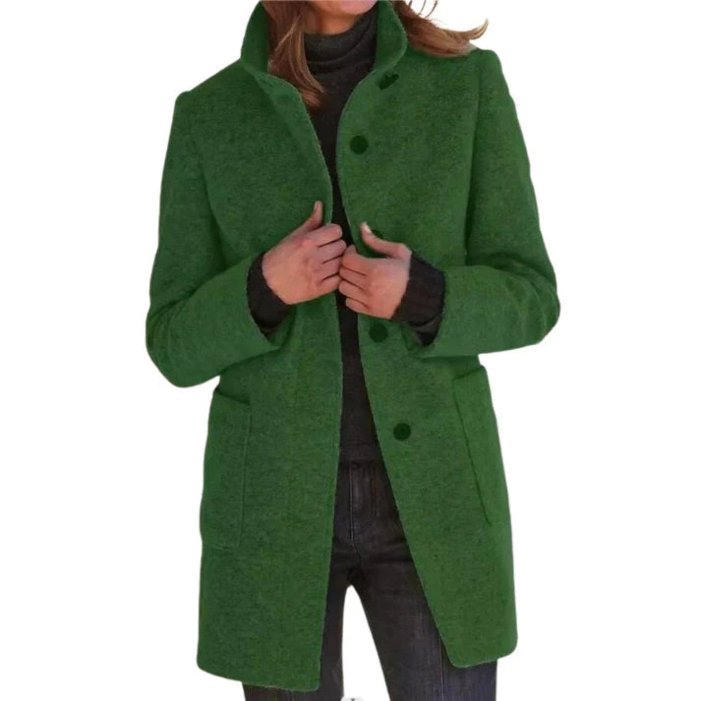 Cappotto verde donna elegante, invernale, con bottoni, tasche frontali, collo alto. Moda femminile, abbigliamento caldo, stile casual chic.