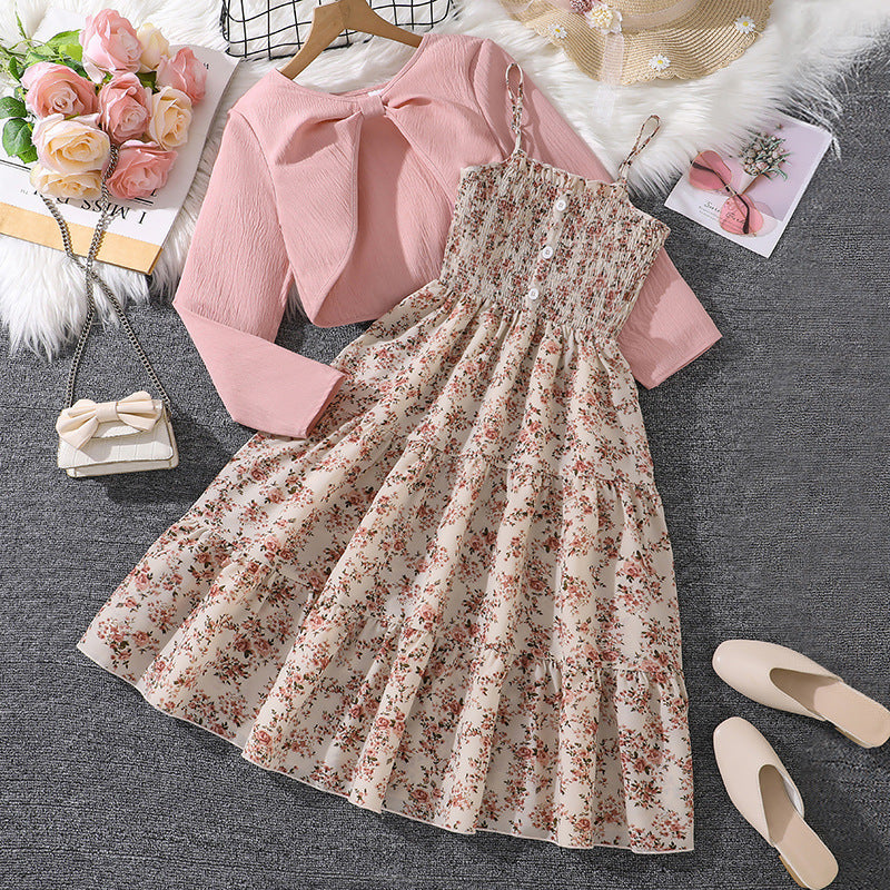 Vestido de niña con tirantes, estampado floral y mangas largas