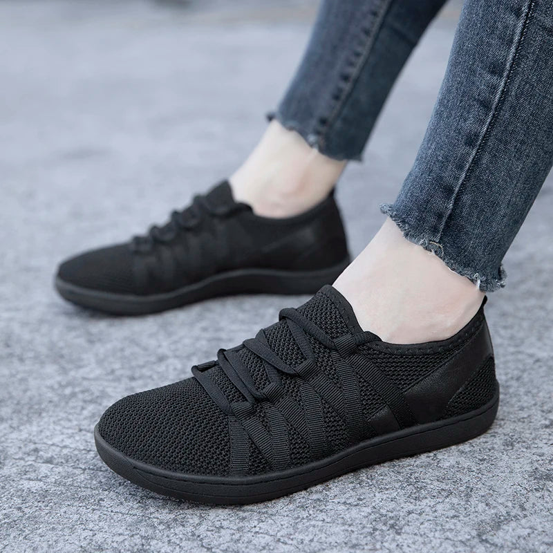 Women's everyday shoes, barefoot style, with a minimalist urban design.