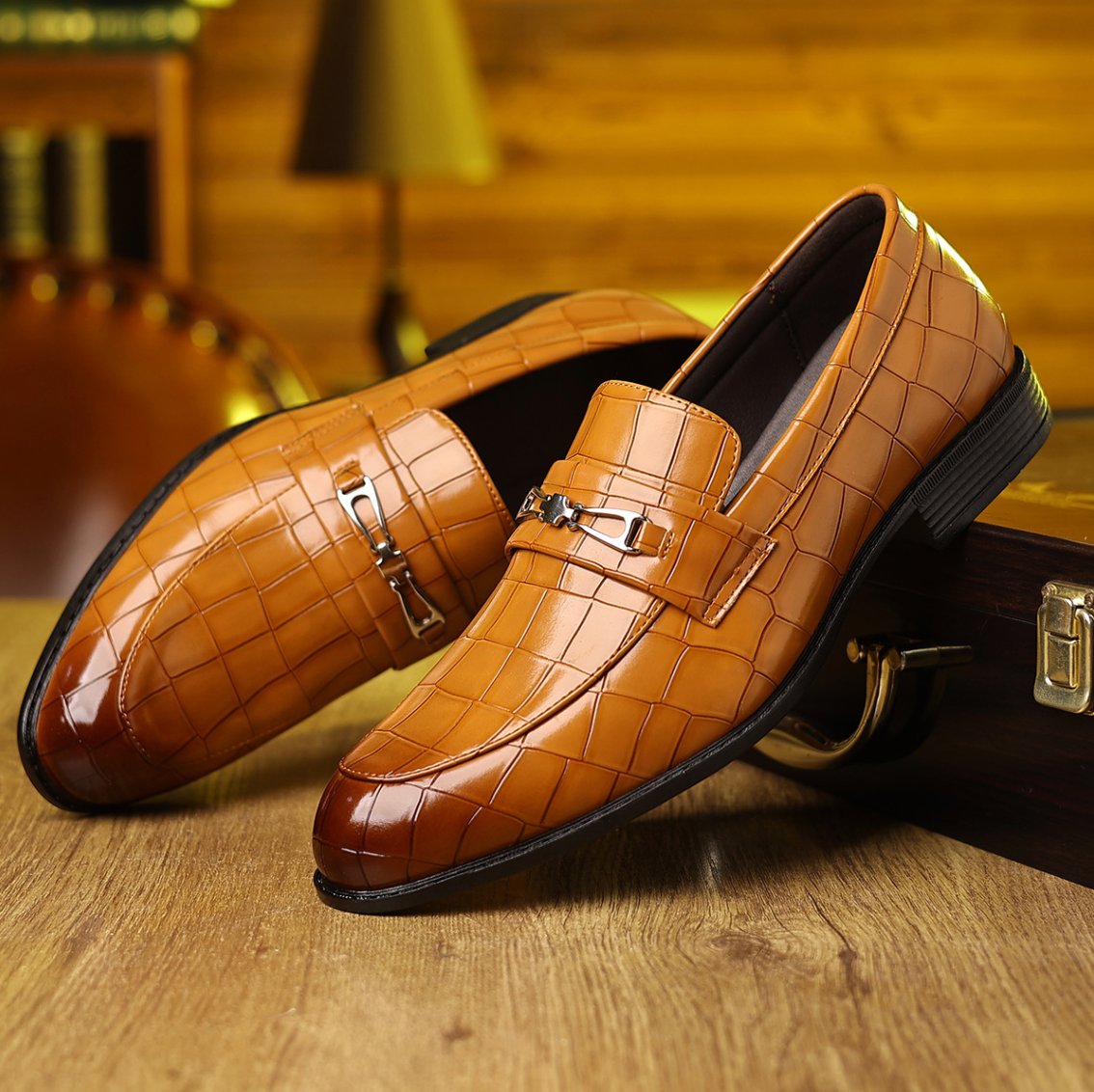 Herresko Slip-On med spids snude og præget mønster – Elegant stil