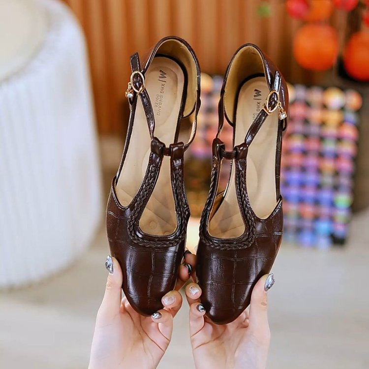 Women's Pointed Toe Shoes with Crisscross Straps, Buckle, and Low Heel – Elegant Shoes