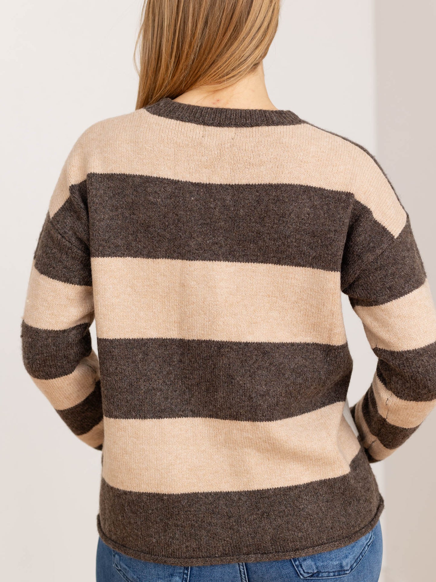 Maglione Donna Girocollo a Righe Bloccate con Spalle Scese – Stile Quotidiano