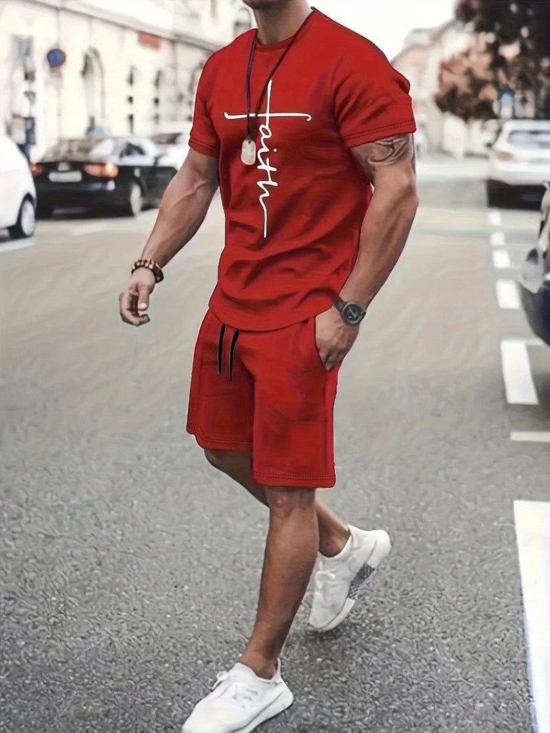 Uomo in abbigliamento sportivo rosso con scritta "faith", cammina in strada. Indossa scarpe bianche, orologio e collana. Moda casual urbana.
