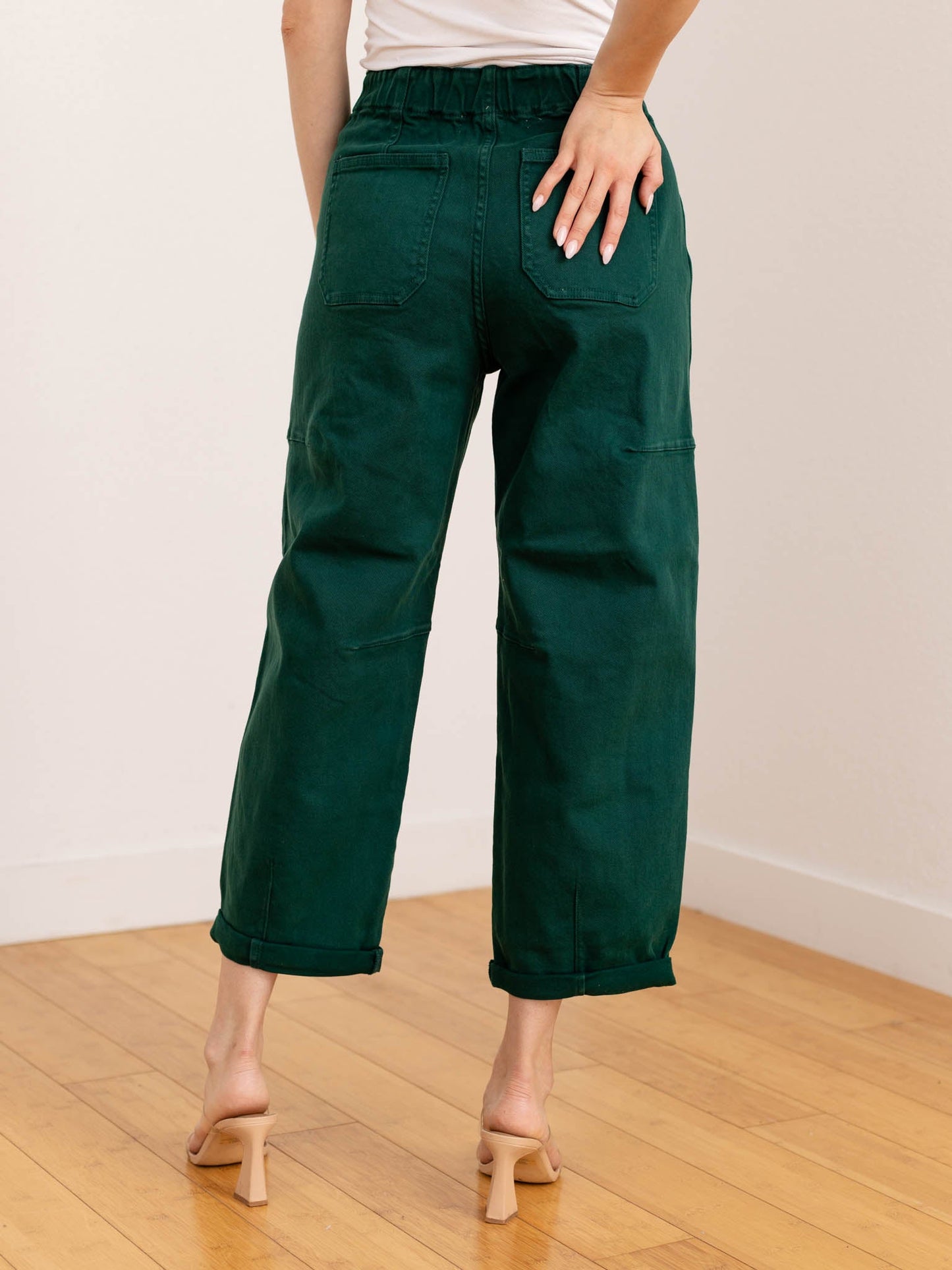 High-Waisted Women's Cargo Pants with Barrel Leg, Waist Drawstring, and Cuffed Hem – Cargo Style