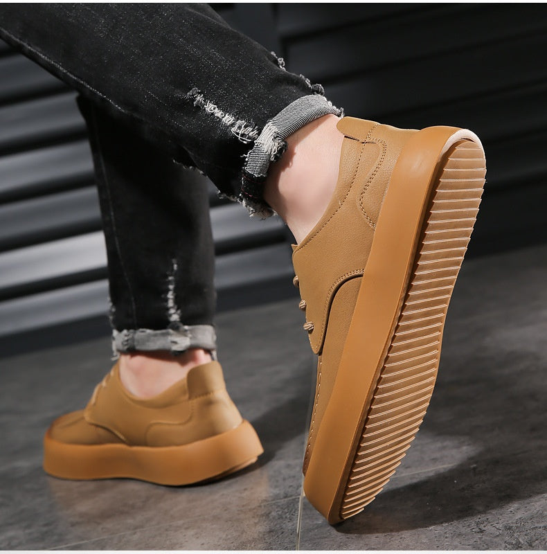 Botas de hombre con efecto de piel y detalles metálicos - estilo vintage