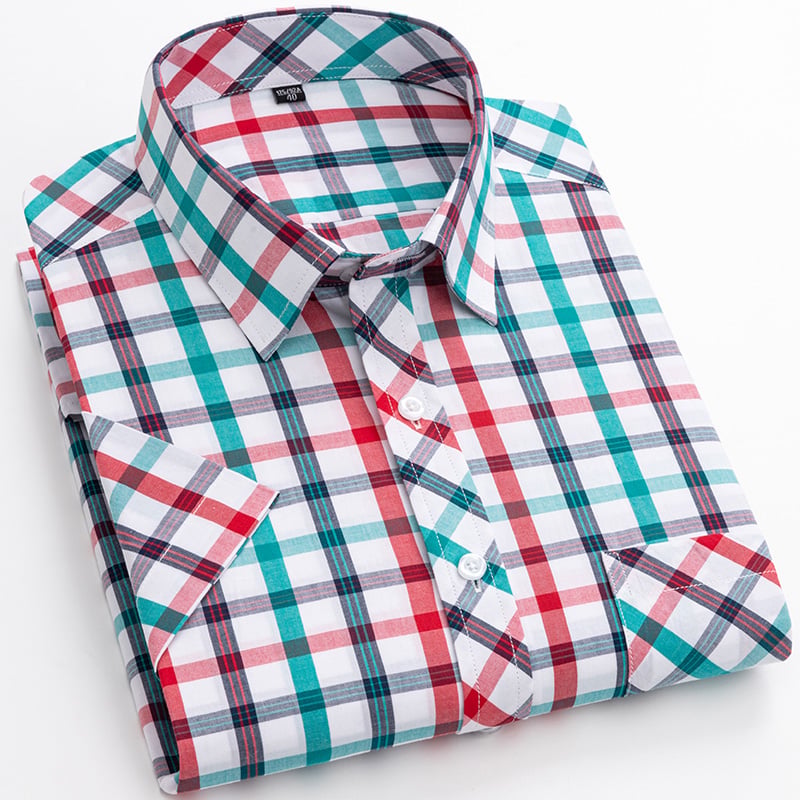 Men's Short Sleeve Shirt with Plaid Pattern and Button Closure