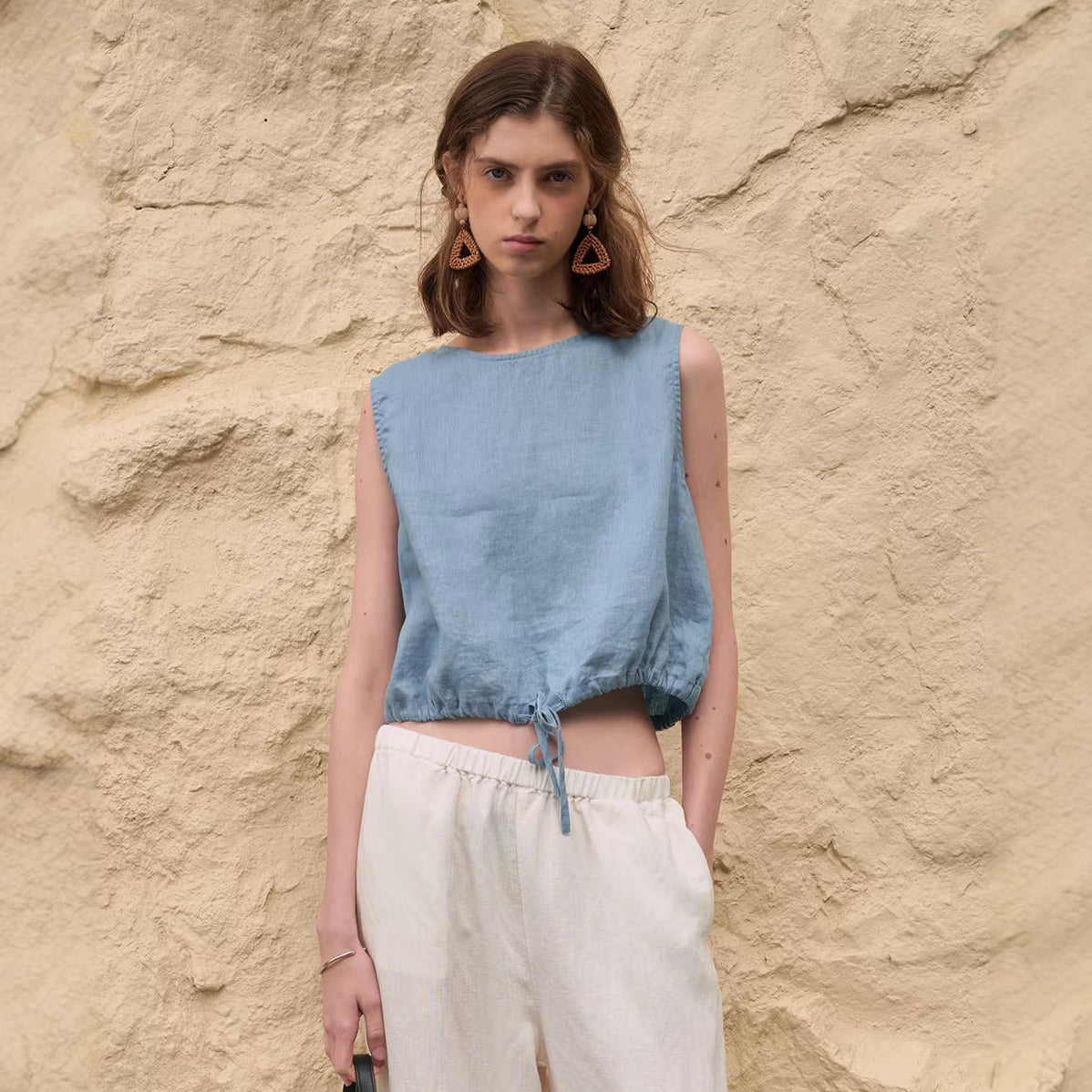 Top Donna Senza Maniche con Coulisse Regolabile e Dettagli a Contrasto – Tinta Unita