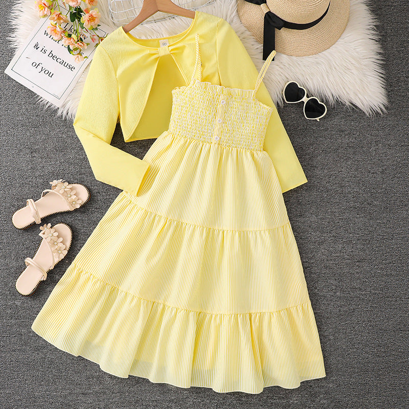 Vestido de niña con tirantes, estampado floral y mangas largas