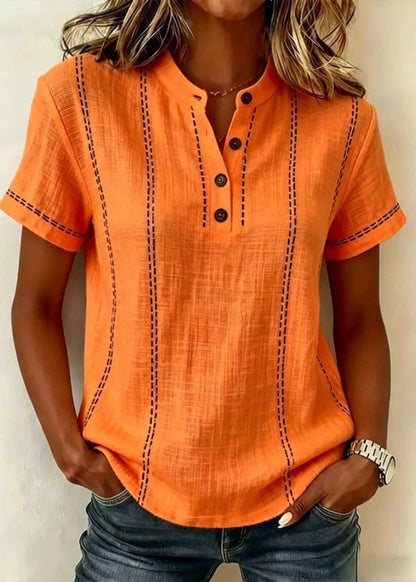 Damebluse med korte ærmer, ståkrave, V-hals og knapper – patchwork-design