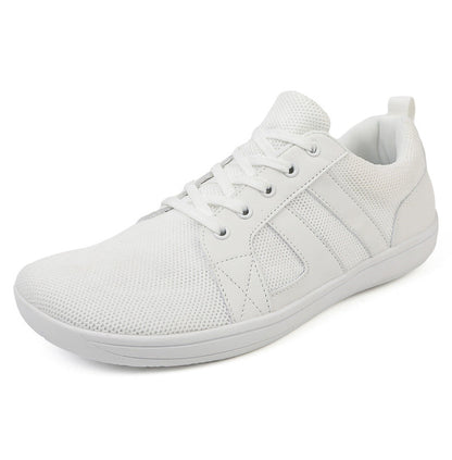 Sneakers til mænd med flyknit, bred pasform, flad sål og åndbart meshdesign.