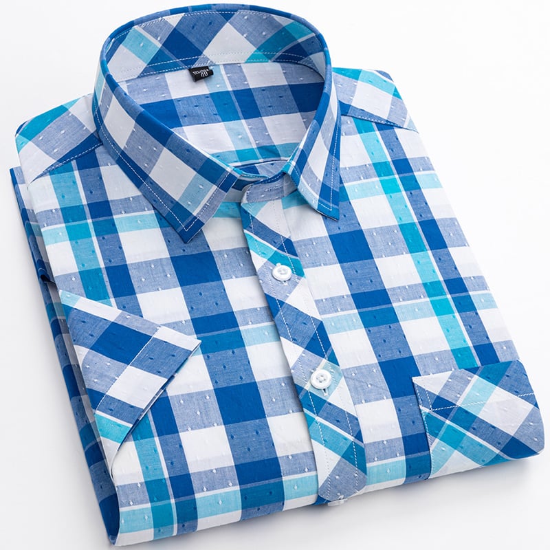 Men's Short Sleeve Shirt with Plaid Pattern and Button Closure