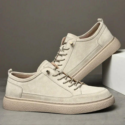 Herresneakers med snørelukning og gummisål – casual ruskindlook