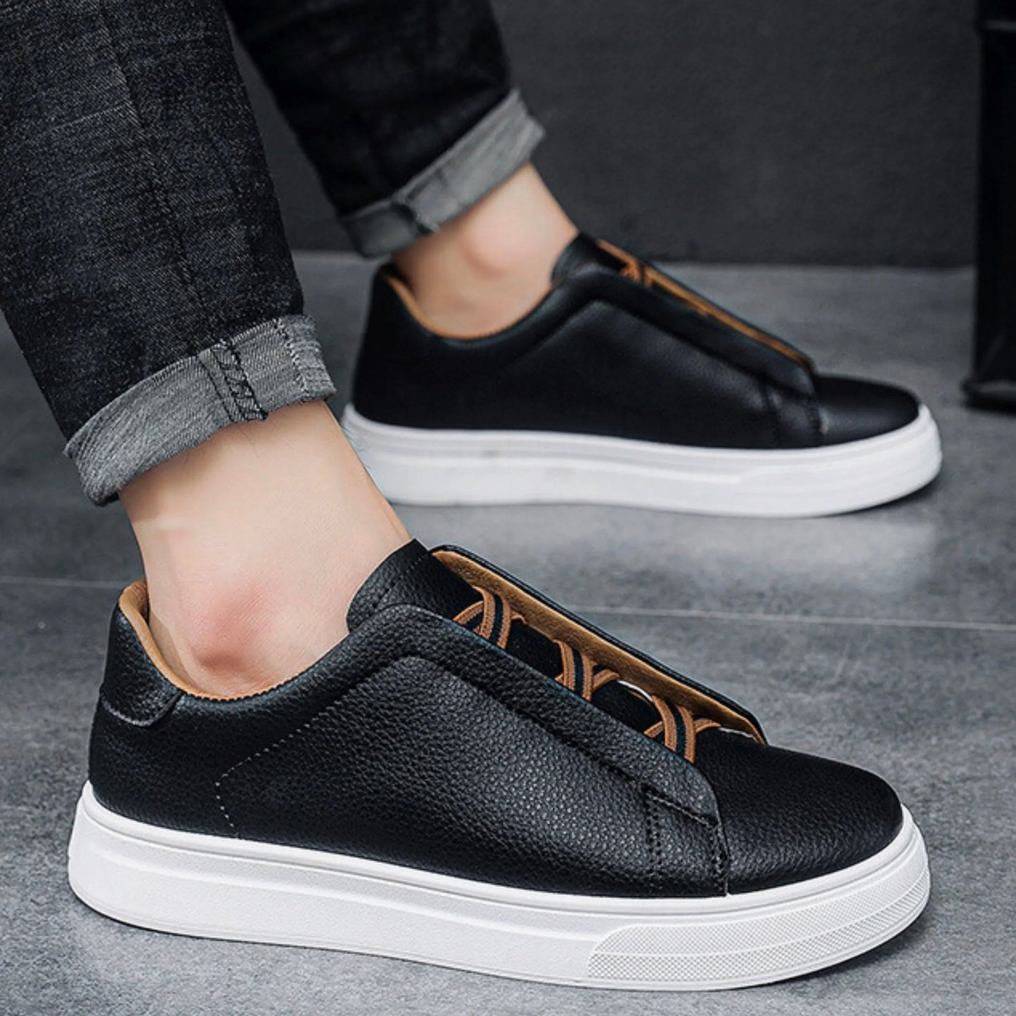 Sneakers da Uomo Slip-On con Dettaglio Lacci e Tomaia Resistente – Interno Imbottito