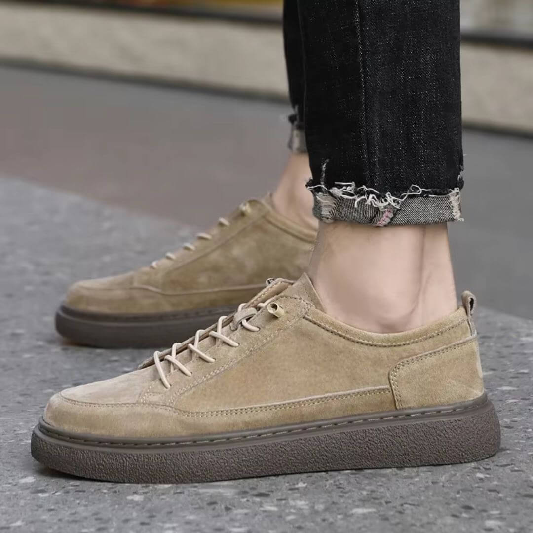 Herresneakers med snørelukning og gummisål – casual ruskindlook