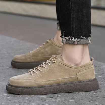 Herresneakers med snørelukning og gummisål – casual ruskindlook