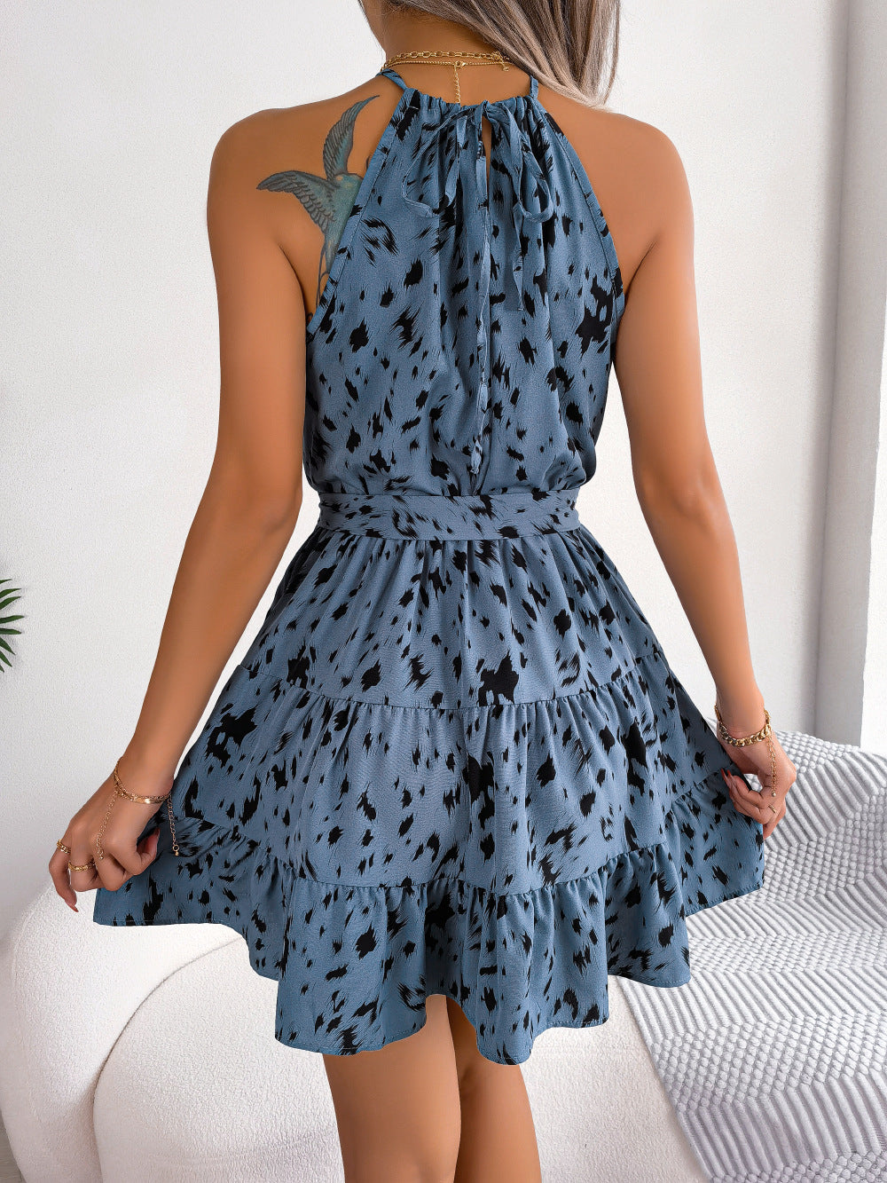 Sommerkjole til kvinder med leopardprint, halterneck og vid nederdel – sommerlook