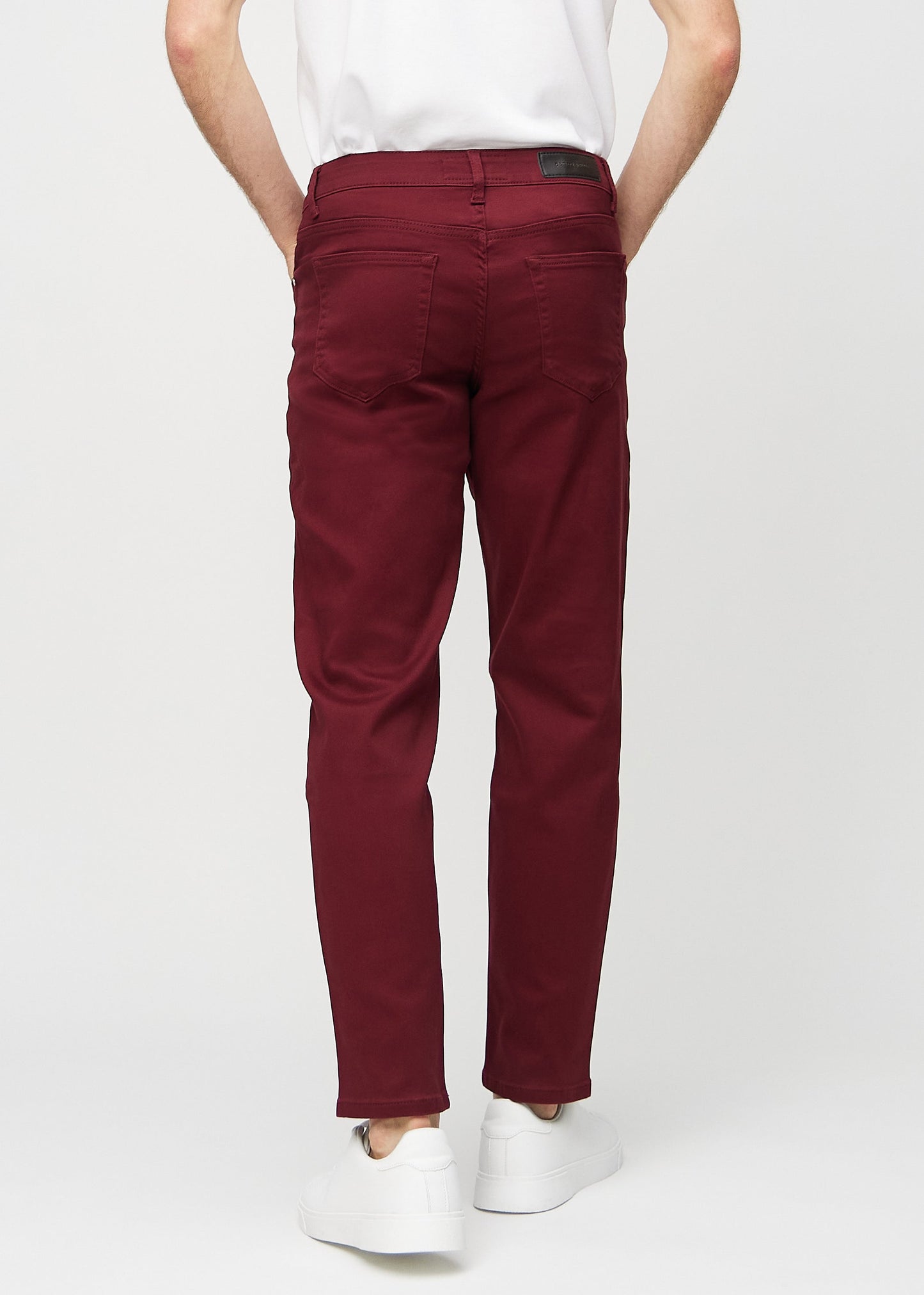 Jeans til mænd med almindelig pasform, stretch og dybe lommer