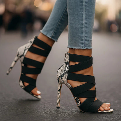 Damesko med stiletthæl, lynlås bagpå og elastiske stropper – Slangeeffekt