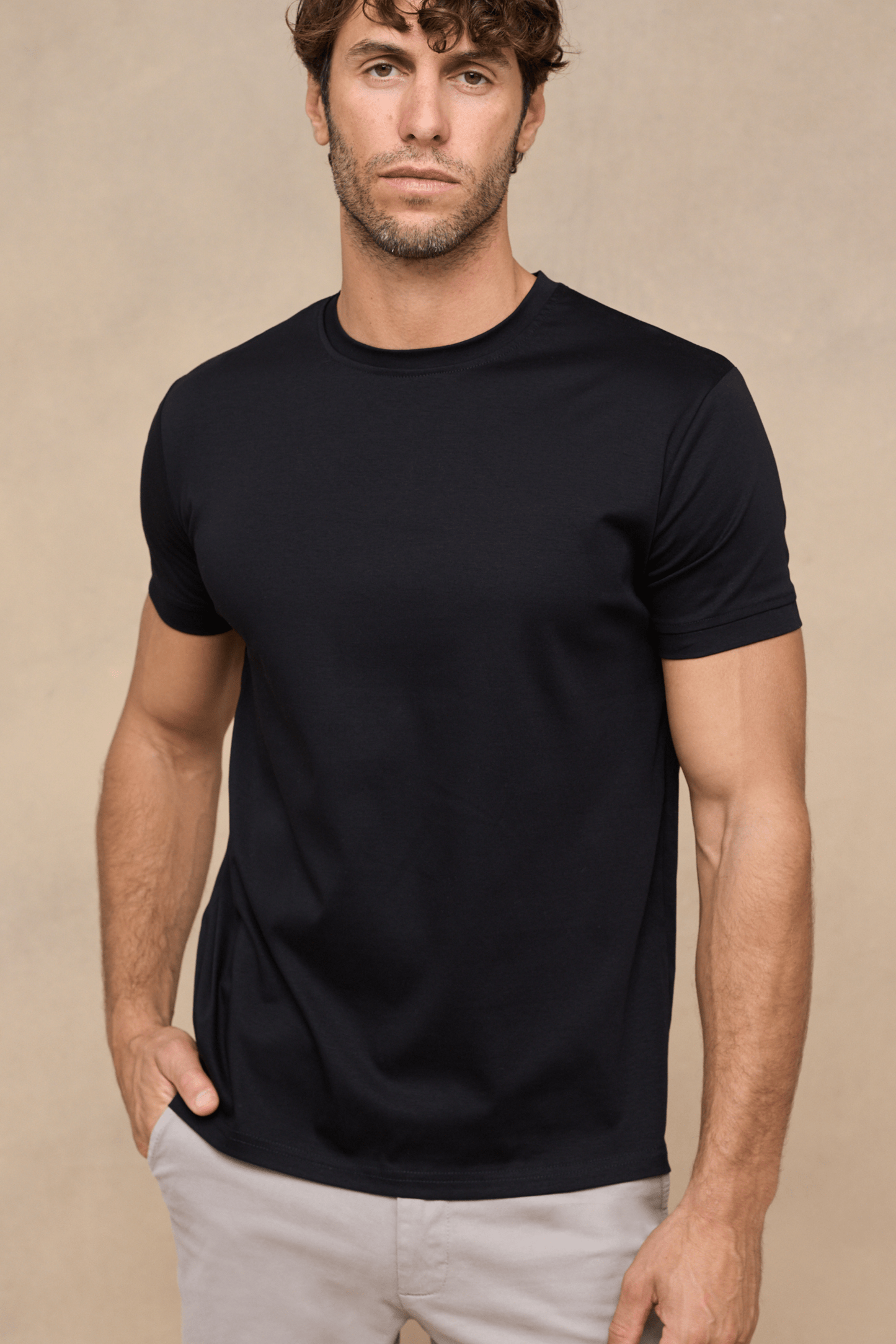 T-shirt da Uomo Girocollo in Cotone Mercerizzato Stile Nero con Finitura Morbida