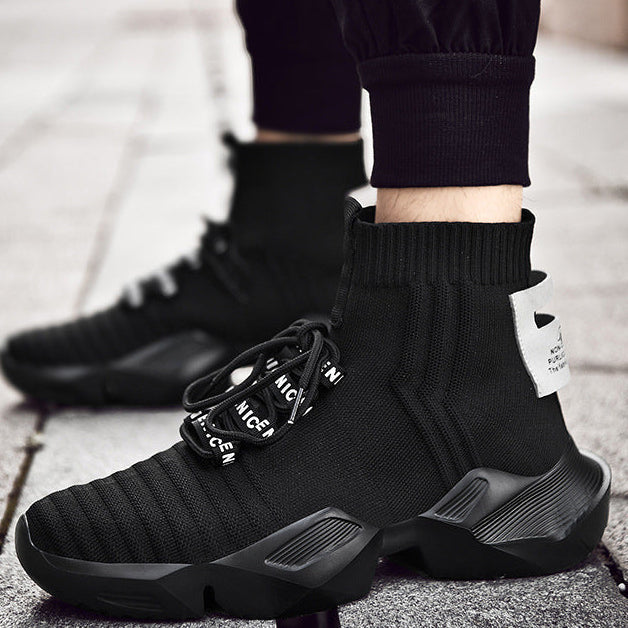 Herresportsko med sokkedesign og meshindvendigt materiale