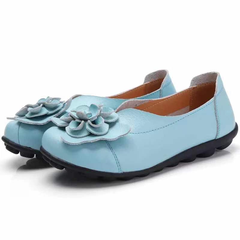 Zapatos bajos de mujer de piel de vacuno con detalles florales