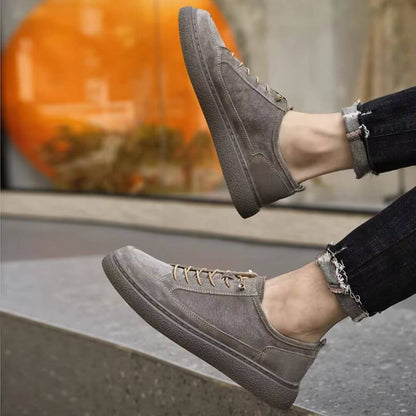 Herresneakers med snørelukning og gummisål – casual ruskindlook