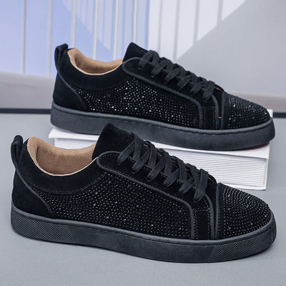 Scarpe da ginnastica nere in velluto con strass, suola in gomma, design elegante e moderno, perfette per moda casual e streetwear.