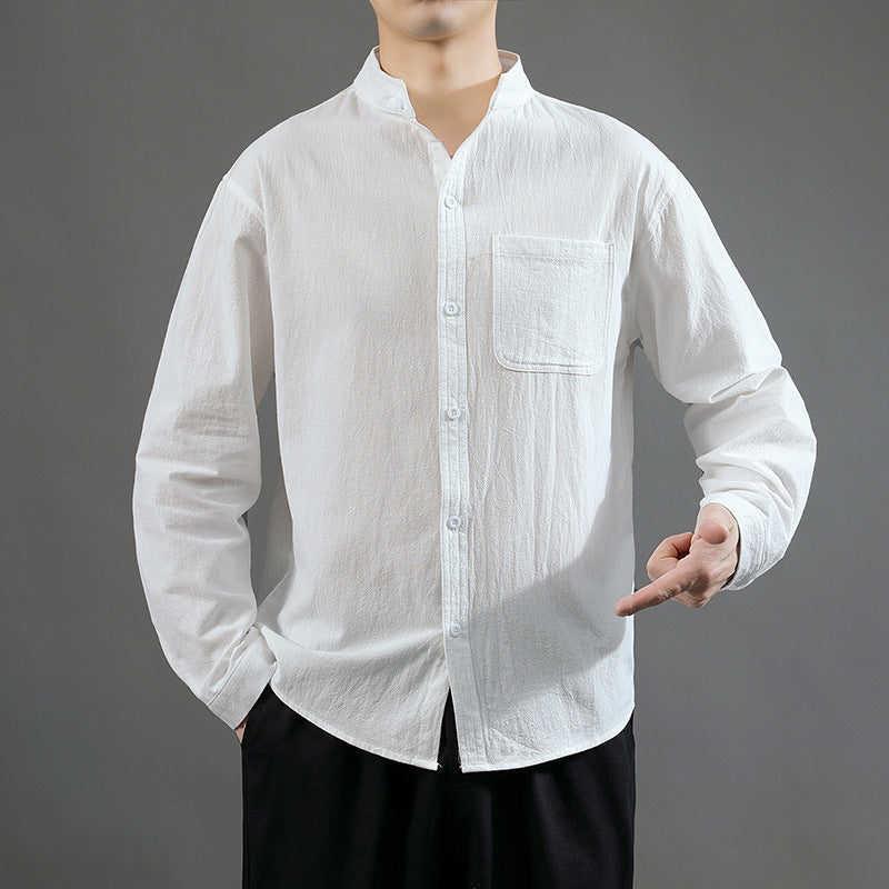 Camisa blanca de lino para hombre, ideal para el verano, de corte cómodo y tejido ligero.