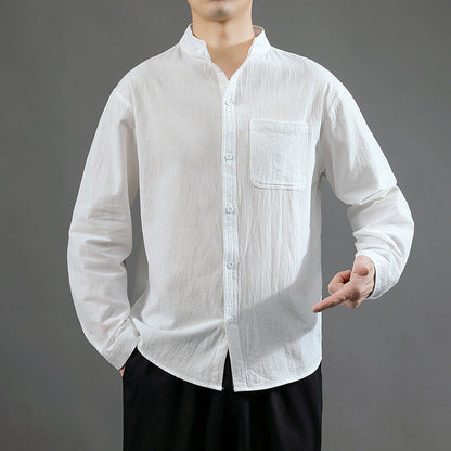 Camisa blanca de lino para hombre, ideal para el verano, de corte cómodo y tejido ligero.