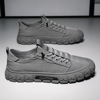 Lette og åndbare sneakers til mænd med stødabsorberende indersål og fleksibel sål.