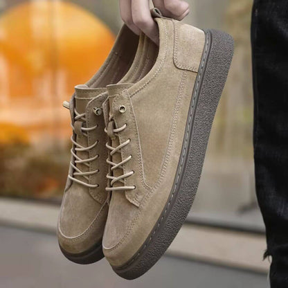 Herresneakers med snørelukning og gummisål – casual ruskindlook