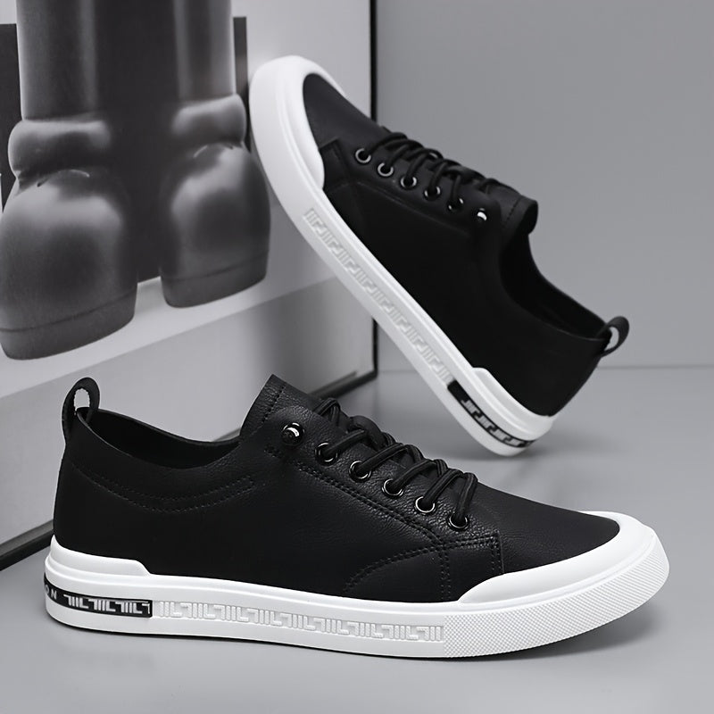 Herresneakers med snørebånd, glat overdel og PVC-sål – polstret indersål