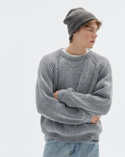Herre rundhalset ribstrikket sweater med sænkede skuldre og løs pasform – Strikstil