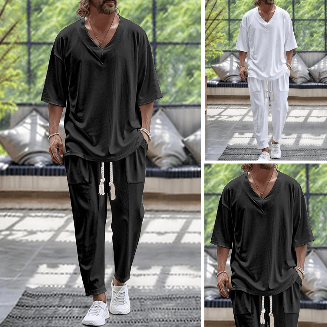 Abbigliamento uomo casual estivo: set coordinato maglia e pantaloni in cotone nero e bianco, stile rilassato, perfetto per giornate calde e comfort.