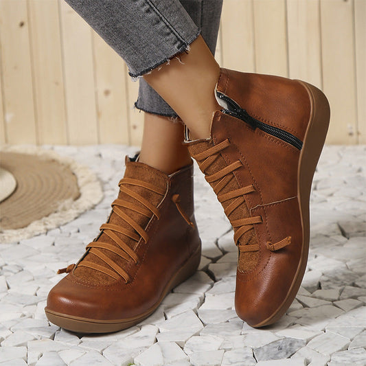 Botines para mujer de inspiración británica con suela flexible y diseño ligero.