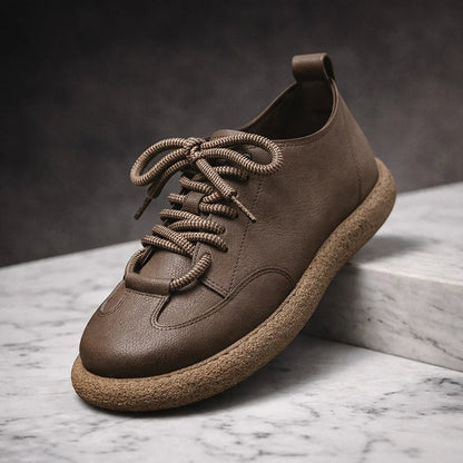 Zapatos Oxford vintage para hombre con suela gruesa y diseño de perfil bajo.
