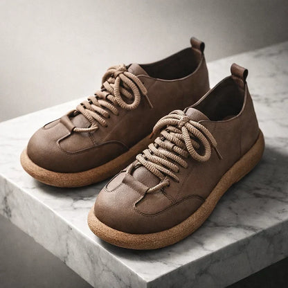 Zapatos Oxford vintage para hombre con suela gruesa y diseño de perfil bajo.