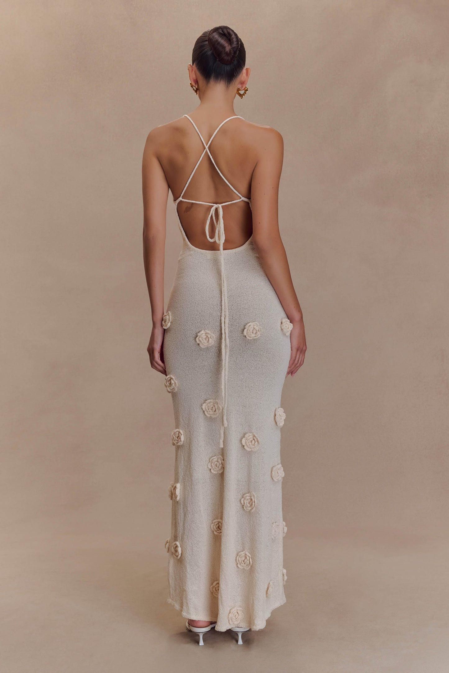 Abito Lungo Estivo Donna all’Uncinetto con Scollo a V e Fiori Fatti a Mano