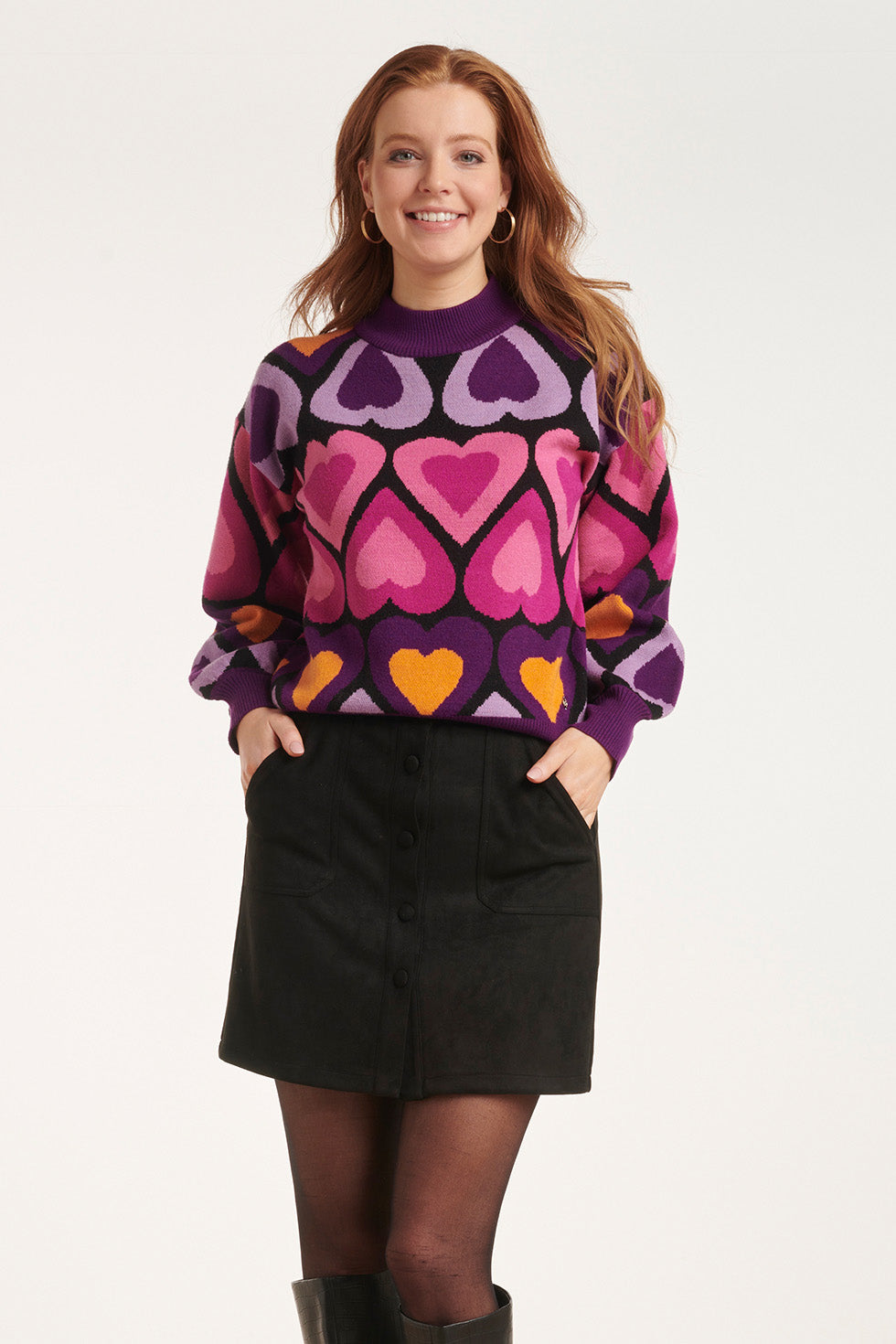 Oversize damebluse med hjerteprint og høj ribkrave