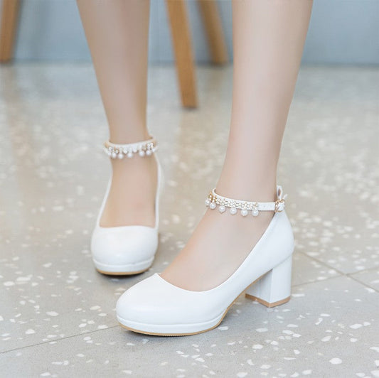 Damesko med plateau, spænde med perler og bred hæl – elegante sko