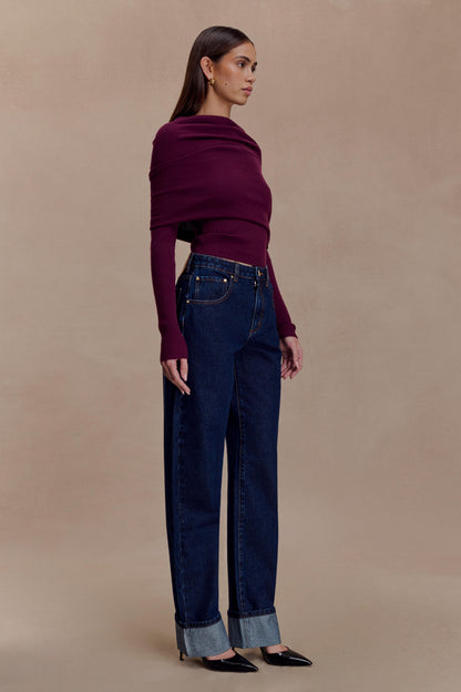 Maglia Donna a Maniche Lunghe con Scollo Asimmetrico a Spalla Scoperta e Collo Risvoltato Bordeaux – Stile Elegante