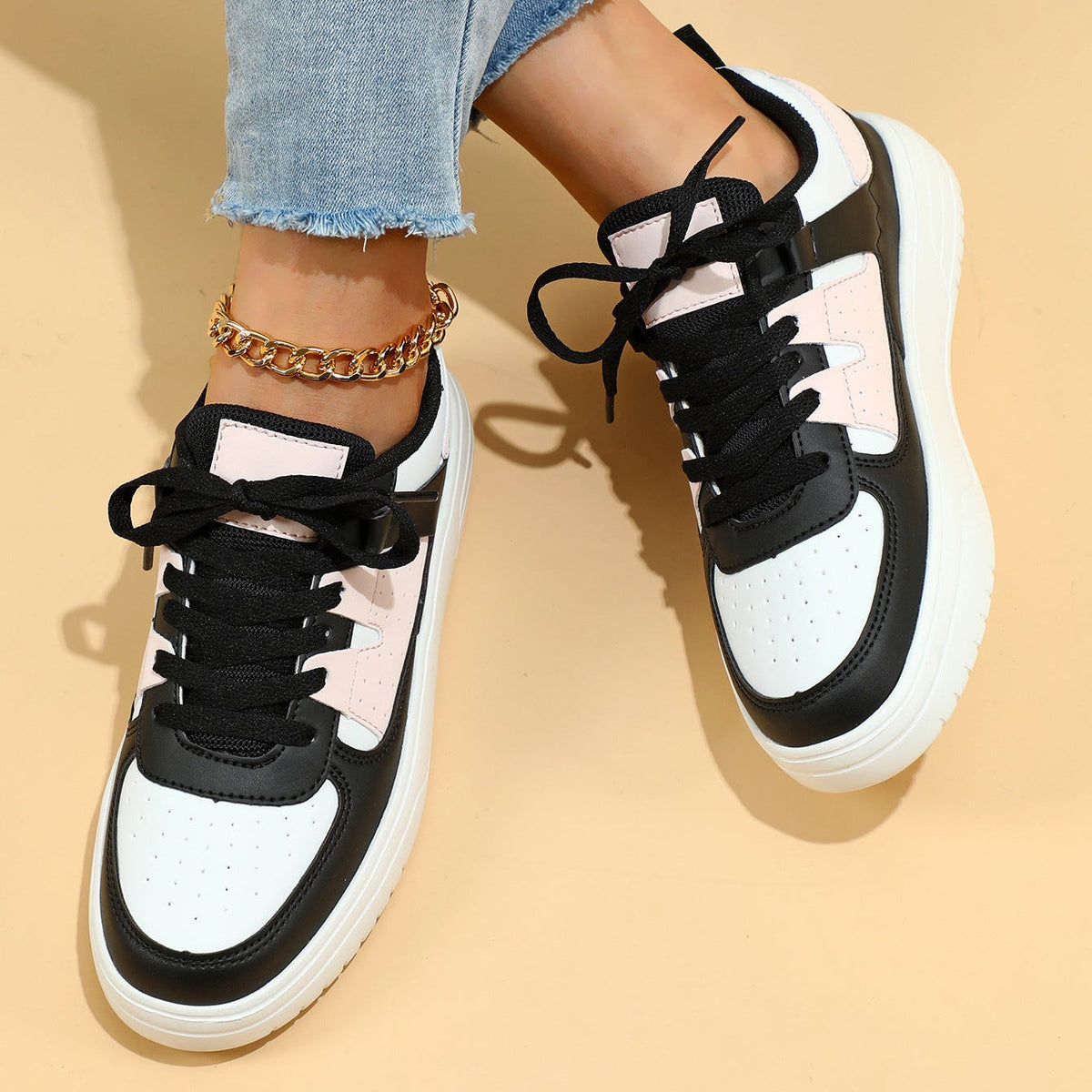 Zapatillas unisex con plataforma, cordones, suela blanda y diseño bajo.