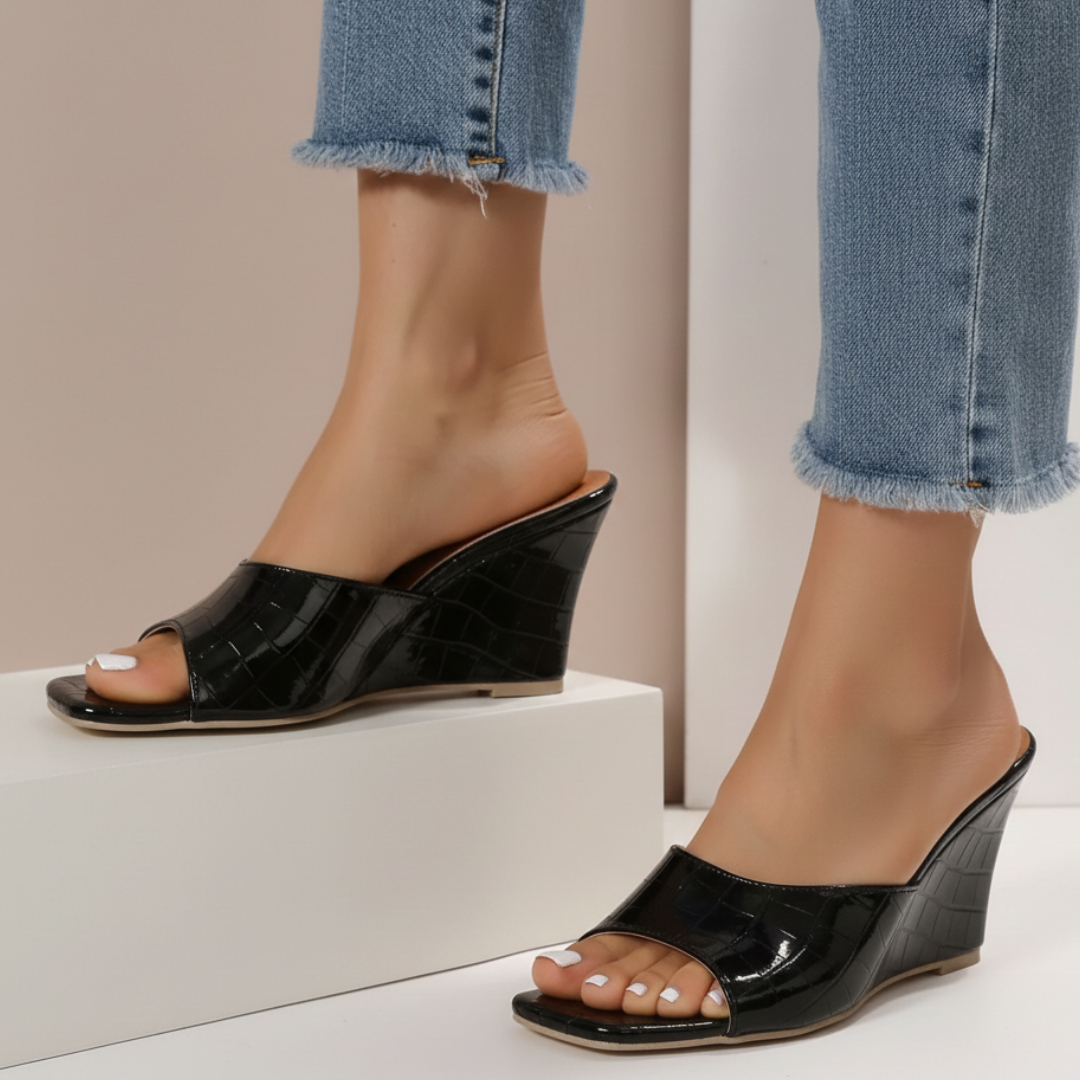 Sandalias de cuña de verano para mujer tipo slip-on con punta cuadrada – Parte superior texturizada y suela plataforma