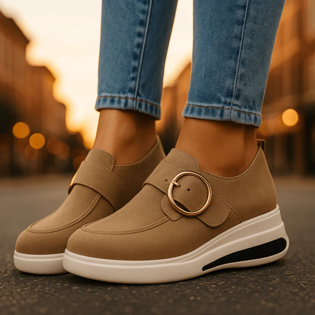 Scarpe Donna Platform in Finta Pelle Scamosciata – Zeppa con Fibbia Oro