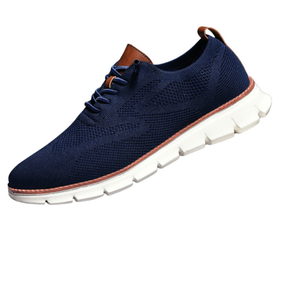 Scarpa sportiva blu navy in maglia traspirante con suola bianca spessa e dettagli marroni, ideale per corsa e attività casual.