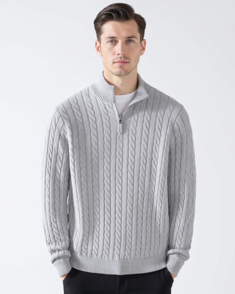Maglione uomo grigio a trecce con zip, moda autunno inverno, stile casual elegante, tessuto caldo e confortevole, ideale per look sofisticati.