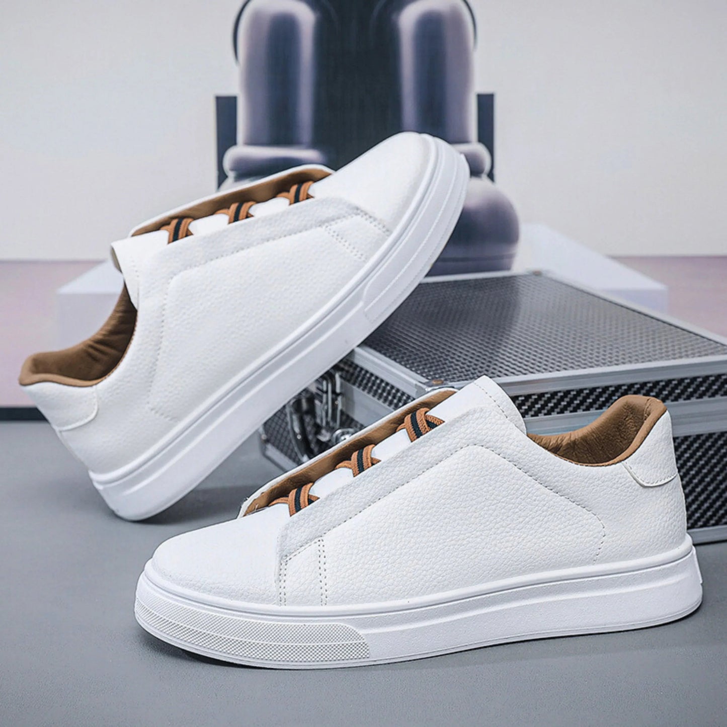 Sneakers da Uomo Slip-On con Dettaglio Lacci e Tomaia Resistente – Interno Imbottito